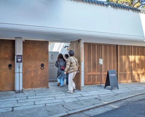 奨忠ラウンジR店「会長宅スタバ」（撮影＝筆者）