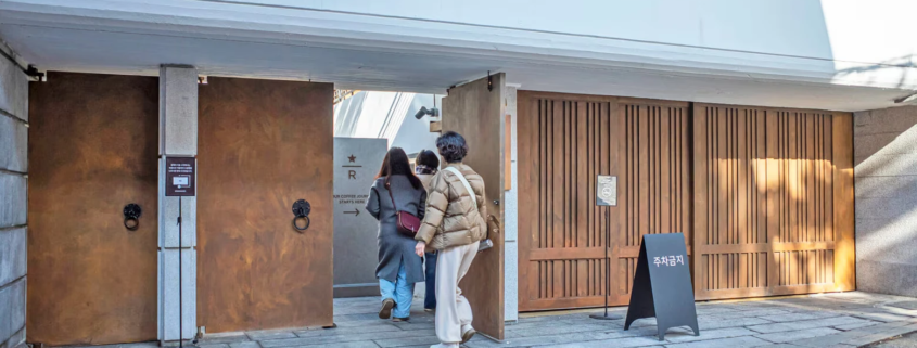 奨忠ラウンジR店「会長宅スタバ」(撮影=筆者)